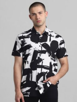 Fit Short Sleeves Opaque Printed Casual Shirt - Contemporary Style
