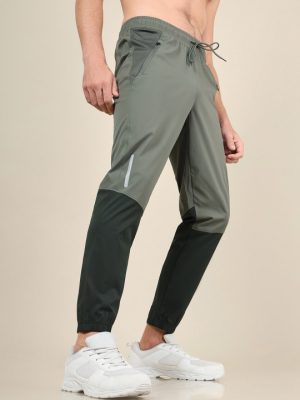 Men Colourblocked Slim Fit Rapid Dry Antimicrobial Joggers