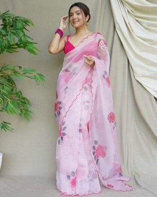 Women Floral Embellished Organza Saree