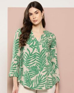 Green Tropical Print Top by Qurvii